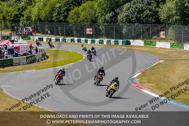 Vintage motorcycle club;eventdigitalimages;mallory park;mallory park trackday photographs;no limits trackdays;peter wileman photography;trackday digital images;trackday photos;vmcc festival 1000 bikes photographs